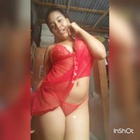 mi amiga modelandome de las redes sociales
